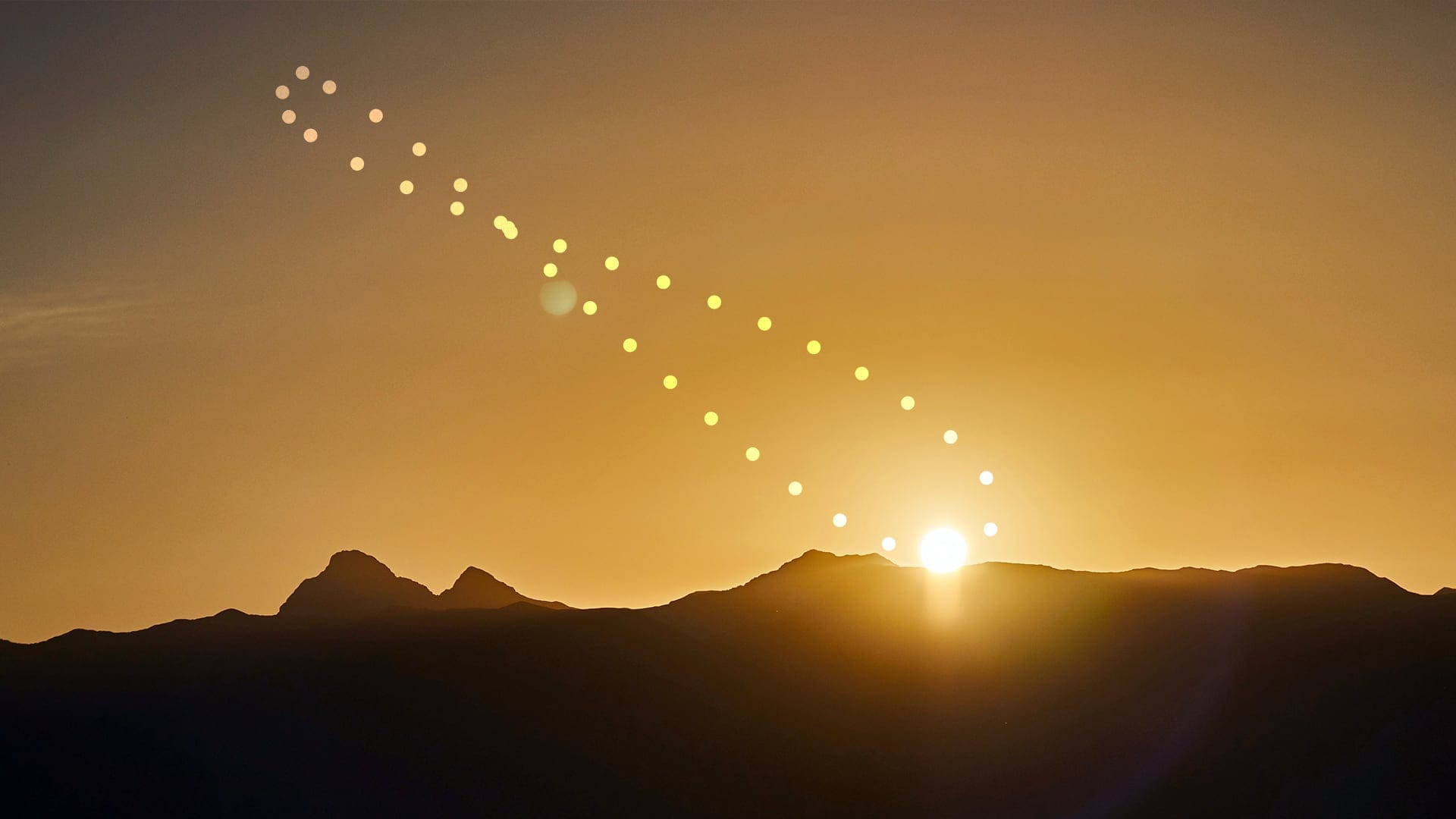 Composite photograph of the analemma, showing the Sun's figure-eight path over a year